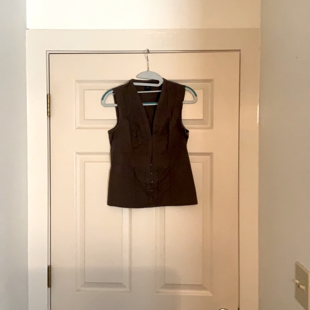 Fitted Sleeveless top
